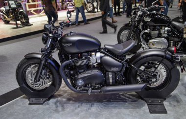 Nonthaburi, Tayland - 4 Aralık 2018: Zafer Bobber Bonneville Motor Expo 2018 yılında sunulan siyah