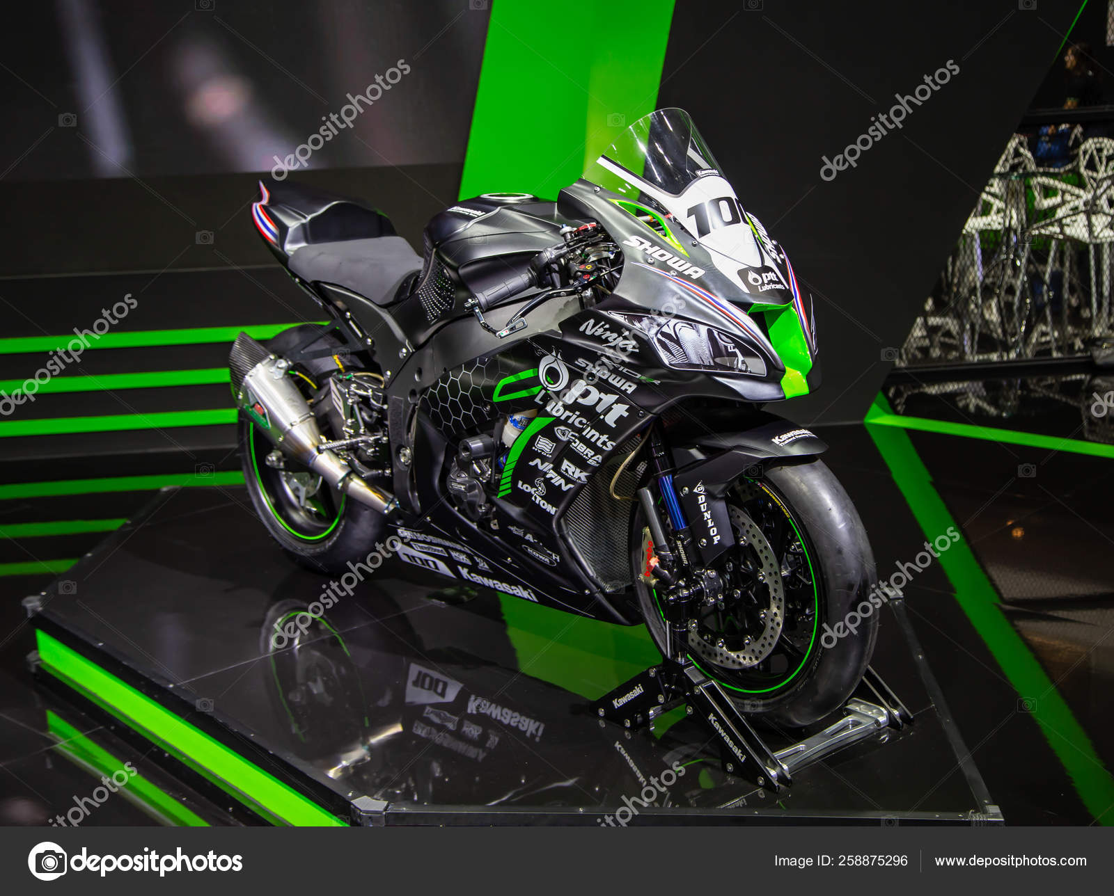 Kawasaki Ninja ZX10RR PTT Racing team – Stock Editorial Photo © isampuntarat@gmail.com #258875296