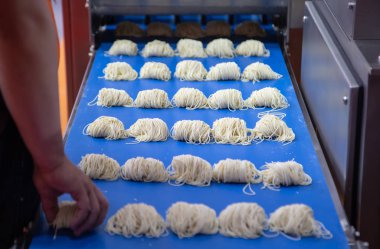 Erişte yapma makinesi