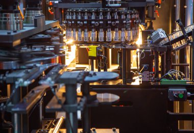 Plastik şişe şişirme makinesi