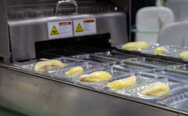 Durian paketleme makinesi üzerinde