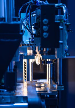 Plastik şişe şişirme makinesi