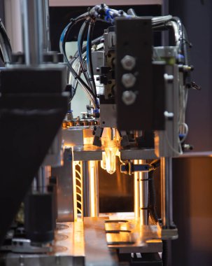 Plastik şişe şişirme makinesi