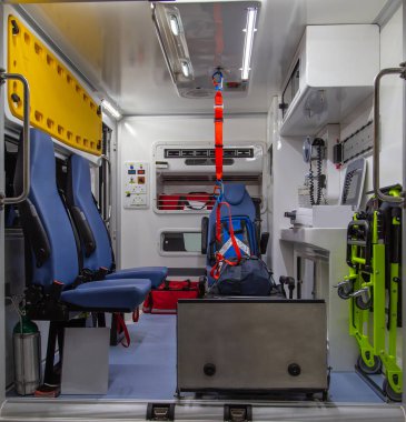 Ambulansın içi.