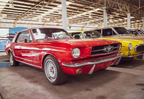 Carro antigo Ford Mustang — Fotografia de Stock
