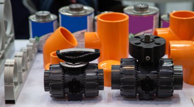 Plastik PVC vanalar, top valfleri, boru tesisatları, ev ve endüstriyel tesisat için boru bağlantıları.