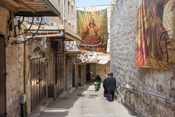 Jerusalem Israel Mayo 2018 Peregrinos Cristianos Que Cruzan Vía Dolorosa — Foto de Stock