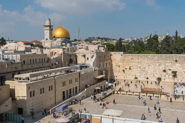 Jerusalem Israel Mayo 2018 Judíos Turistas Visitando Muro Occidental Cúpula —  Fotos de Stock