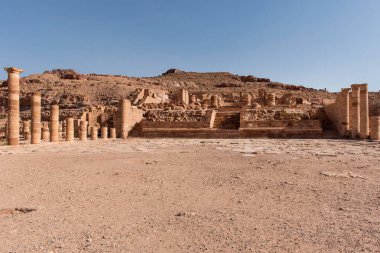 Antik sütunlar Petra arkeolojik Park, Jordan sütunlu cadde üzerinde
