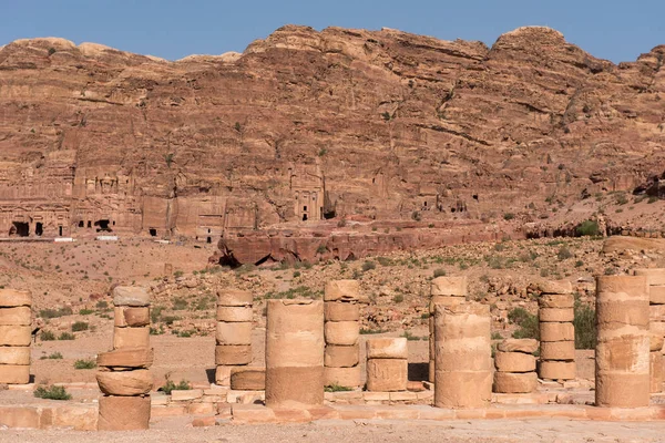 Colonnes Anciennes Sur Rue Colonnade Dans Parc Archéologique Petra Jordanie — Photo