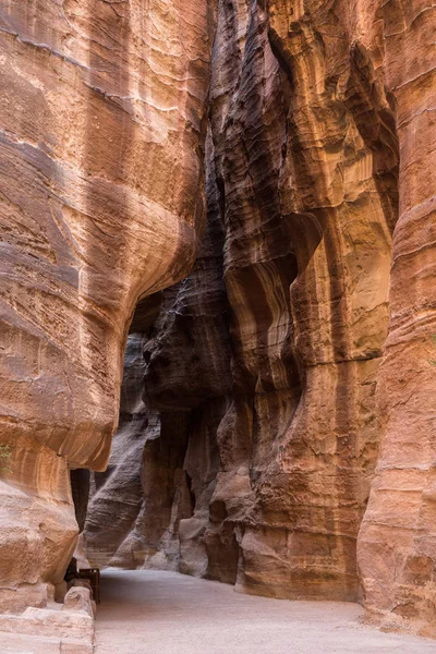 Siq Desfiladeiro Arenito Petra Jordânia Caminho Tesouro — Fotografia de Stock