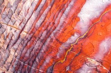 Renkli, kırmızı kumtaşı oluşumu doku. Soyut jeolojik desen. Petra, Jordan