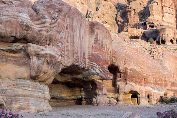 Entrada Uma Caverna Túmulo Real Petra Jordânia Escultura Rochosa Antiga — Fotografia de Stock