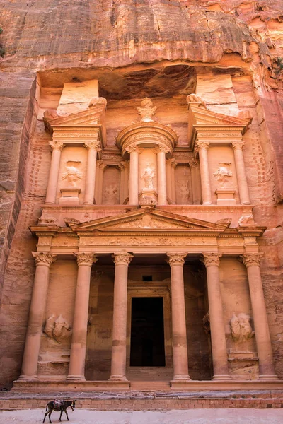 Tesoro Petra Jordania Antiguo Tallado Piedra Hecho Por Civilización Nabatea — Foto de Stock