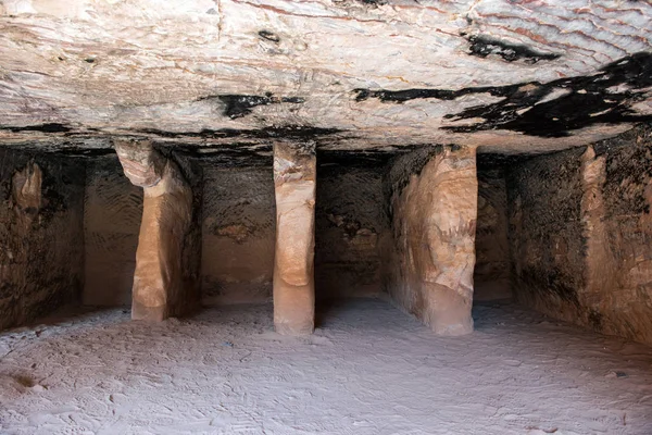 Dentro Túmulo Real Petra Jordânia Escultura Rochosa Antiga Subterrânea Caverna — Fotografia de Stock