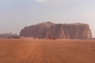 Jebel Khazali dağ çölünde Wadi Rum, Jordan