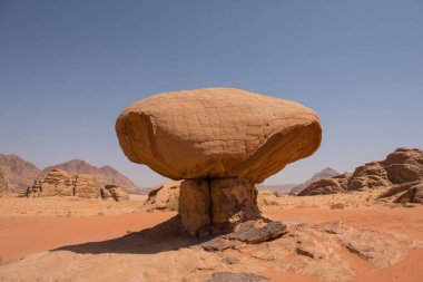 Wadi Rum çölünde, Jordan mantar kaya
