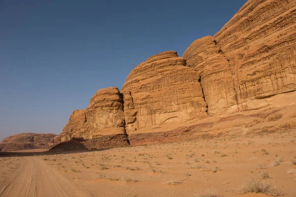 Wadi Rum Desert Jordania Acantilados Arenisca Dunas Desierto — Foto de Stock