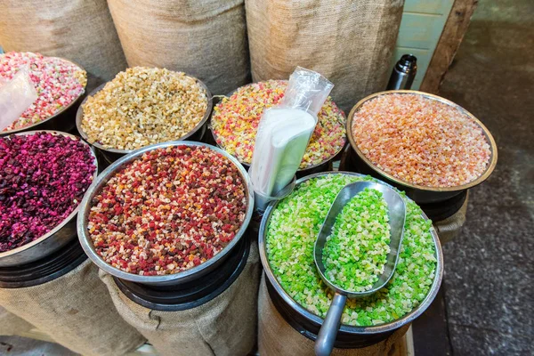 マハネ イェフダ バザールで乾燥と率直な果物はエルサレムの市場します — ストック写真