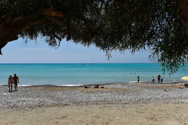 Pissouri Bay Cyprus June 2017 Tourists Relaxing Sunbathing Swimming Sea — Stock Photo, Image