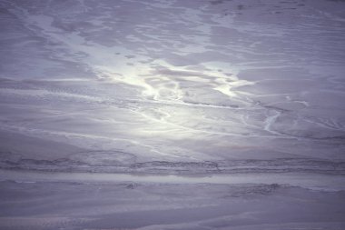 Çamur desen. Toprak araştırma kalıntıları ile kontamine atık. Rosia Montana, Romanya