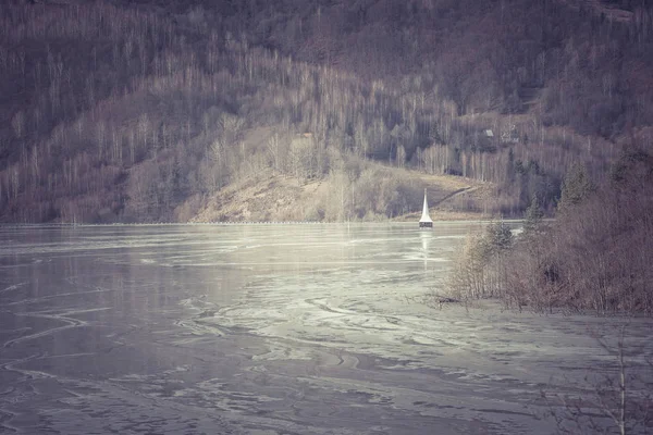 Igreja Inundada Abandonada Meio Lago Contaminado Geamana Rosia Montana Roménia — Fotografia de Stock