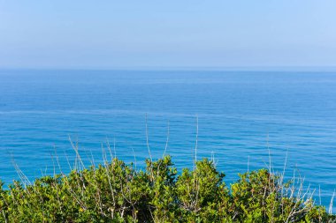 Görkemli okyanus manzaralı. Güzel arka plan mavi su
