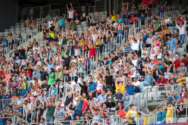 Wazig Menigte Toeschouwers Een Stadion Tribune Bij Een Voetbalwedstrijd — Stockfoto