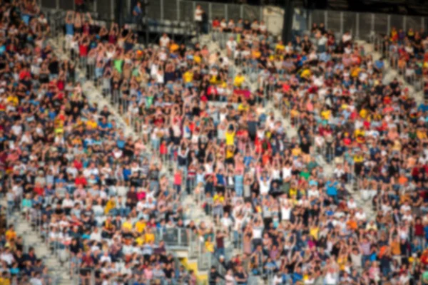 Blurred Latar Belakang Kerumunan Orang Pertandingan Sepak Bola Stadion — Stok Foto