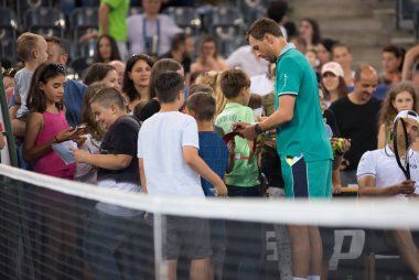 Cluj, Romanya - 15 Haziran 2018: Mike imzalama Bryan çocuklar için spor festivali sırasında imza efsanevi tenis oyuncusu
