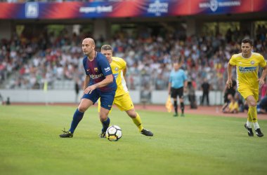 Cluj, Romanya - 16 Haziran 2018: Romanya futbol altın bir dostluk maçı Barcelona efsaneler karşı spor festivali sırasında takımında oynamaktadır