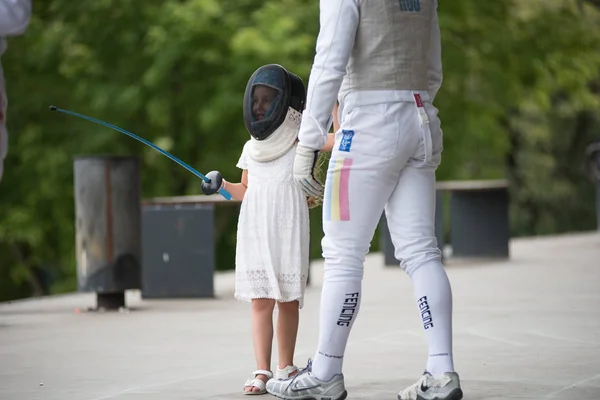 Cluj Roemenië Juni 2018 Fencer Leren Jong Meisje Schermen Oefenen — Stockfoto