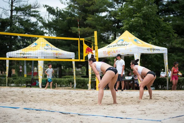 Cluj Roumanie Juin 2018 Fille Bikini Jouant Beach Volley Pendant — Photo