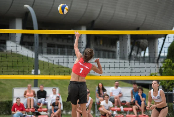 Cluj Roumanie Juin 2018 Fille Bikini Jouant Beach Volley Pendant — Photo