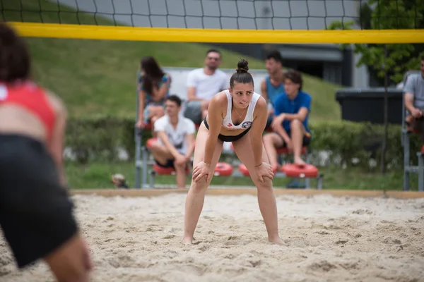 Cluj Romania Junio 2018 Chica Bikini Jugando Voleibol Playa Durante —  Fotos de Stock