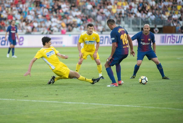 Cluj, Romanya - 16 Haziran 2018: Romanya futbol altın bir dostluk maçı Barcelona efsaneler karşı spor festivali sırasında takımında oynamaktadır