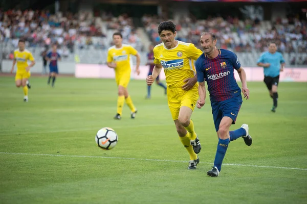 Cluj, Romanya - 16 Haziran 2018: Romanya futbol altın bir dostluk maçı Barcelona efsaneler karşı spor festivali sırasında takımında oynamaktadır