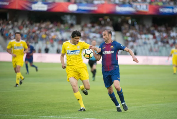 Cluj, Romanya - 16 Haziran 2018: Romanya futbol altın bir dostluk maçı Barcelona efsaneler karşı spor festivali sırasında takımında oynamaktadır