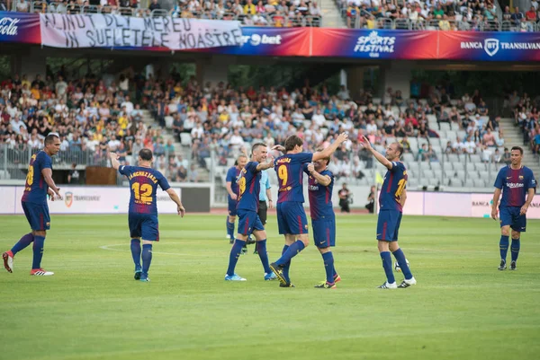 Cluj, Romanya - 16 Haziran 2018: Romanya futbol altın bir dostluk maçı Barcelona efsaneler karşı spor festivali sırasında takımında oynamaktadır