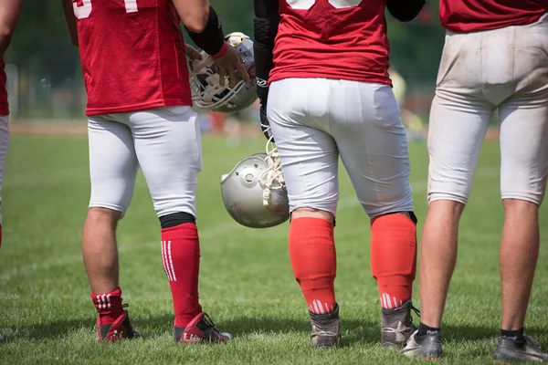Cluj, Romanya - 17 Haziran 2018: Amerikan futbolu takımı Cluj Bükreş Romanya Kupası kupa içinde davaya yakın savaşçılar karşı yarı final maçı oynayan Haçlılar