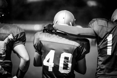 Siyah beyaz görüntü Amerikan futbol oyuncuları eylem