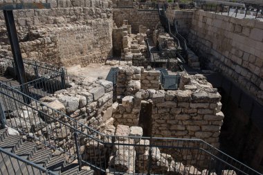 Ophel duvarlar, yeri kalıntıları birinci ve ikinci bir tapınak kompleksi bulunduğu yerde. Jerusalem, İsrail