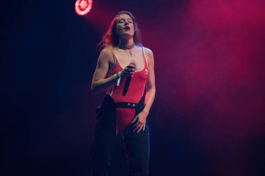 Bontida, Romanya - 19 Temmuz 2018: İsveç electropop duo simge elektrik Castle Müzik Festivali canlı bir konserde gerçekleştirme Pop