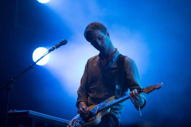 Bontida, Romanya - 19 Temmuz 2018: İngiliz alternatif rock grubu kurt Alice canlı ana sahne elektrik kale festival performans