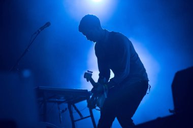 Bontida, Romanya - 19 Temmuz 2018: İngiliz alternatif rock grubu kurt Alice canlı ana sahne elektrik kale festival performans