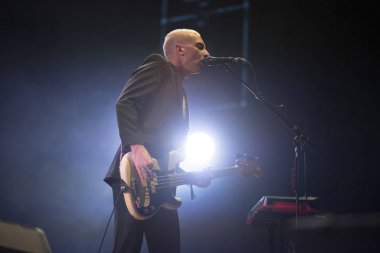 Bontida, Romanya - 19 Temmuz 2018: İngiliz alternatif rock grubu kurt Alice canlı ana sahne elektrik kale festival performans