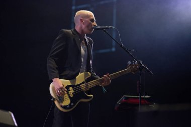 Bontida, Romanya - 19 Temmuz 2018: İngiliz alternatif rock grubu kurt Alice canlı ana sahne elektrik kale festival performans