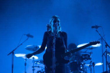 Bontida, Romanya - 19 Temmuz 2018: İngiliz alternatif rock grubu kurt Alice canlı ana sahne elektrik kale festival performans