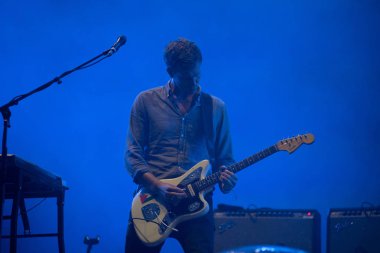 Bontida, Romanya - 19 Temmuz 2018: İngiliz alternatif rock grubu kurt Alice canlı ana sahne elektrik kale festival performans