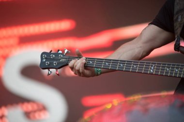 Bontida, Romanya - 20 Temmuz 2018: İngiliz grubu Dub Pistols ana sahne, elektrik kale Festivali üzerinde canlı bir gösterisi yapar